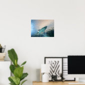 Haai zwemt boven in blauw water poster (Thuiskantoor)