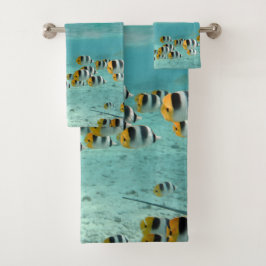 Haaien die vissen achtervolgen in de tropische lag bad handdoek