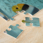 Haaien die vissen achtervolgen in de tropische lag legpuzzel (Zijkant)