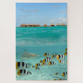 Haaien die vissen achtervolgen in de tropische lag legpuzzel