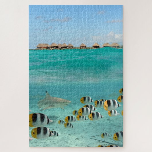 Haaien die vissen achtervolgen in de tropische lag legpuzzel (Verticaal)