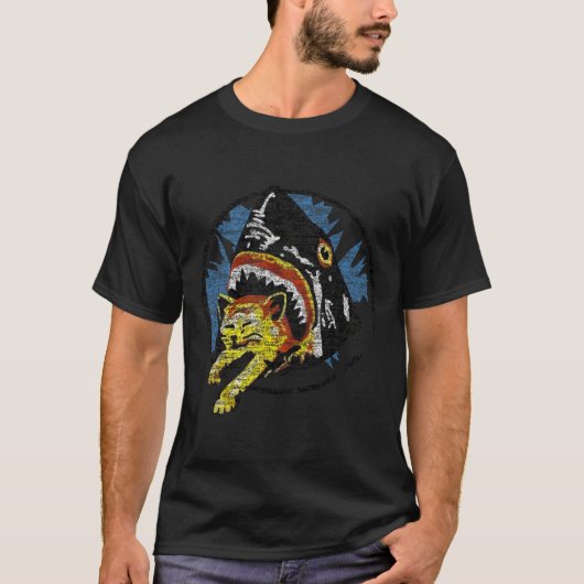 Haaien eten een Shirt (Voorkant)
