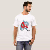 Haaien op ijshockey met ijshockeystick t-shirt (Voorkant volledig)
