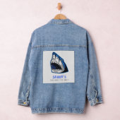 HAAIEN ZULLEN JE DODEN... GRAPPIG CITAAT DENIM JACKET (Hangar)