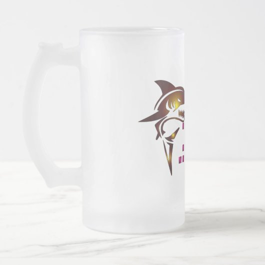 haaienaanval op bierglas matglas bierpul (Links)