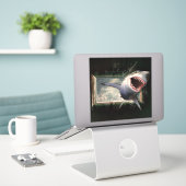 Haaienaanval springend uit water 3d-stijl sticker (Laptop op bureau)