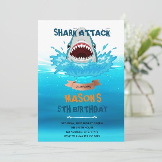 Haaienaanval zwembad verjaardagsfeest kaart (Staand voorkant)