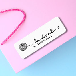 Haaksticker met garen en aangepaste naam etiket