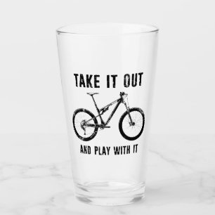 Haal het eruit en speel met de mountainbike glas