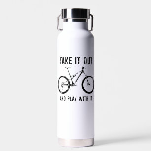 Haal het eruit en speel met de mountainbike waterfles