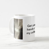 Haal je handen van m'n koffie. koffiemok (Voorkant links)