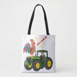 Haan kraaien op een groene en gele tractor tote bag