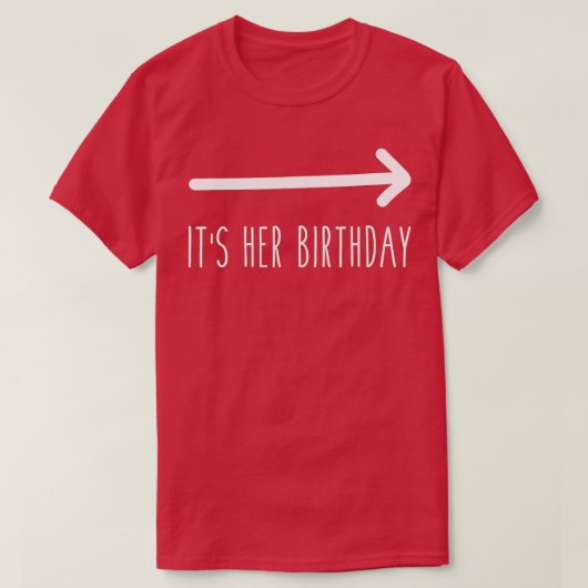 Haar Birthday (Arrow Pointing) grappige Humor Sayi T-shirt (Design voorkant)