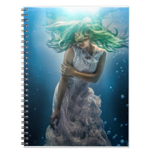 Haar Emerald Curls - Mermaid Hovering Underwater Notitieboek