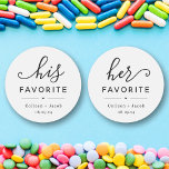 "Haar favoriete" bruiloft gunst Sticker<br><div class="desc">"Haar favoriet." Personaliseer uw gunsten,  met "zijn" favoriete snoep,  snack,  chocolade,  enz.,  met uw namen en datum in een schattig en modern design. Gebruik voor uw bruiloft,  vrijgezellenfeest,  verlovingsfeest,  etc. "His Favorite" is beschikbaar in mijn "His   Hers" collectie. {afbeelding van Freepik}</div>