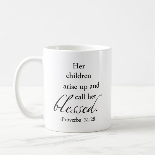 Haar kinderen komen op en noemen haar ontdaan koffiemok (Links)