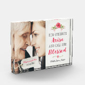 Haar kinderen komen voor en noemen haar BLESSED. Fotoblokken (Links)