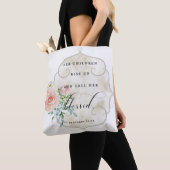 Haar kinderen staan op en noemen haar naakte Canva Tote Bag