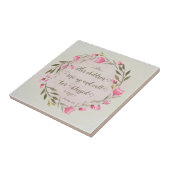 Haar kinderen staan op en noemen haar ontdaan tegeltje (Zijkant)