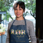Haar salon haarstylist's naam en typografie logo schort<br><div class="desc">Gepersonaliseerde kapper / kappersnaam donkerblauw schort met blush roze en faux gouden folie bloementypografie logo.</div>