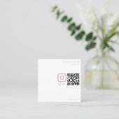 Haar Stylist Minimalist Blush Wit QR Code Vierkante Visitekaartje (Staand voorkant)