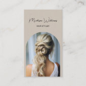Haar Stylist Moderne Boog Foto Beige Visitekaartje (Voorkant)