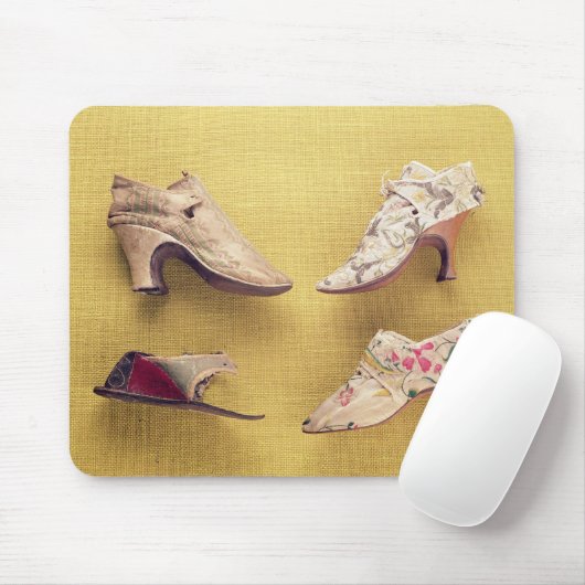 haar van geborduurde schoenen, c.1714 muismat (Met muis)