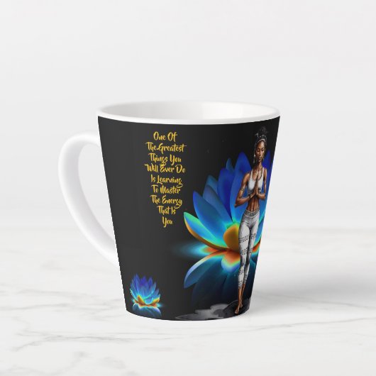 Haar Wijsheid Mastering Energy Latte Mok (Linkerhoek)