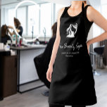 Haarsalon logo elegante zwart-witte medewerker schort<br><div class="desc">Eenvoudige stijlvolle professionele schort sjabloon voor een kapper,  beauty hair,  hair spa salon,  beauty studio,  make-up artiest,  schoonheidsspecialiste,  cosmetoloog met een witte vrouw hoofd silhouet (je kunt het vervangen met uw logo!),  uw salon,  en werknemersnaam en titel op een stevige zwarte achtergrond.</div>