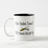 Haarstylist draai het recht omhoog tweekleurige koffiemok (Links)
