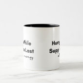 Haast je terwijl de laatste voorraad energie tweekleurige koffiemok (Center)