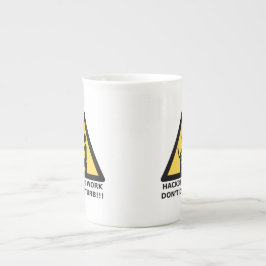 Hacker op het werk porselein kop