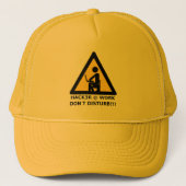 Hacker op het werk trucker pet (Voorkant)