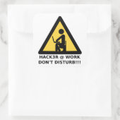 Hacker op het werk vierkante sticker (Tas)