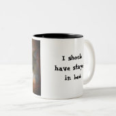 Had in bed Cat Meme moeten blijven Tweekleurige Koffiemok (Voorkant rechts)