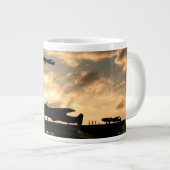 Hadley Page Halifax bommenwerper veilig thuis. Grote Koffiekop (Voorkant rechts)