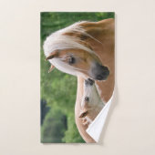 Haflinger Cute Horses Foal and Mama Cuddling Kiss. Bad Handdoek (Handdoek)