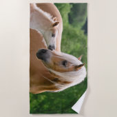 Haflinger Cute Horses Foal and Mama Cuddling Kiss Strandlaken (Voorkant)