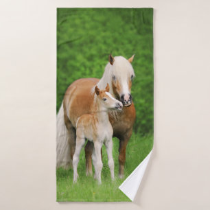 Haflinger Horse Cute Baby Foal Kiss Mum Pony Foto Bad Handdoek