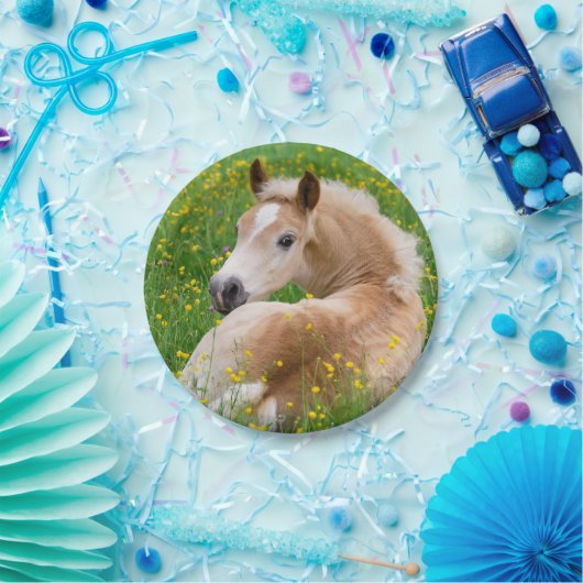 Haflinger Horse Cute Foal in Flowerbed Funny Party Papieren Bordje (Feest)