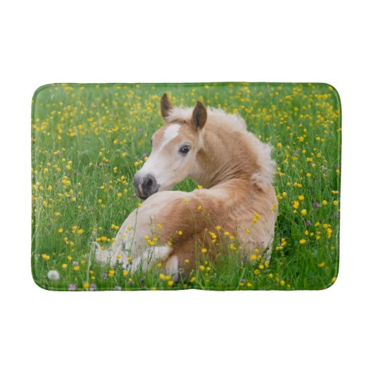 Haflinger Horse Cute Foal Resting Flowerbed - soft Badmat (Voorkant)