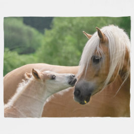 Haflinger Horses Foal and Mare cuddling, comfortab Fleece Deken