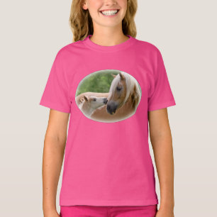 Haflinger Horses Foal and Mare Cuddling (meisje) T-shirt