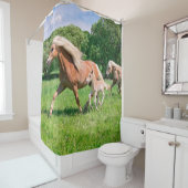 Haflinger Paarden met Cute Foals met Funny Photo - Douchegordijn (In situ)
