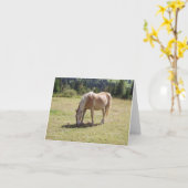 Haflinger Palomino Pony in zomerweide Foto Kaart (Gele Bloem)