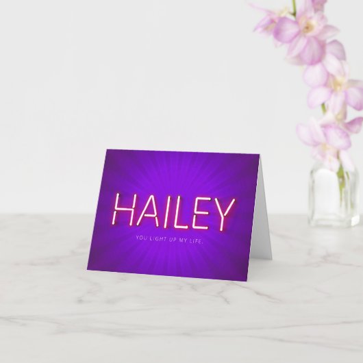 Hailey naam in gloeiende neonverlichting kaart (Orchidee)