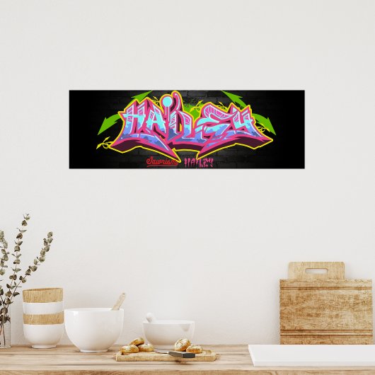 Hailey op graffiti poster (Keuken)