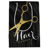 Hair Salon Haarstylist Modern Black Gold Scissors Medium Cadeauzakje (Voorkant)