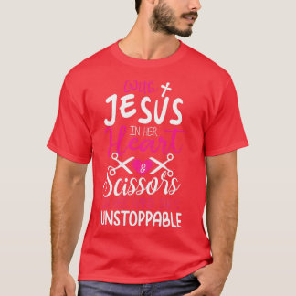 Hair Stylist geeft Jezus een hartenschaar in hand T-shirt
