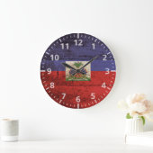 Haïtiaanse vlag op oude houten graan grote klok (Huis)